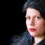 Dolores Reyes escribe desde la herida abierta que deja la violencia de género.