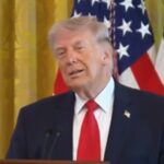 Trump desata polémica internacional tras bulear a Macron diciendo que su esposa lo golpea.