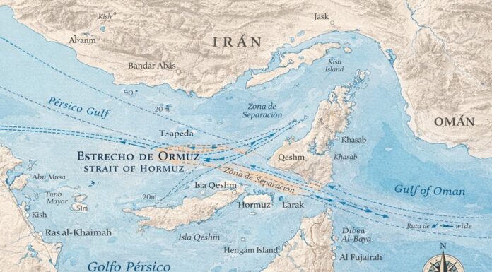 Donald Trump amenaza con bloqueo en el estrecho de Ormuz .