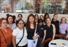 Alumnos de Psicología de la UPAV en Xalapa denuncian suspensión de clases por paro docente y falta de instalaciones.