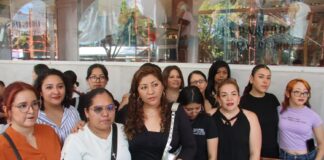 Alumnos de Psicología de la UPAV en Xalapa denuncian suspensión de clases por paro docente y falta de instalaciones.
