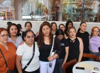 Alumnos de Psicología de la UPAV en Xalapa denuncian suspensión de clases por paro docente y falta de instalaciones.