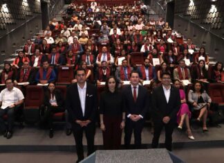 Egresados del Consorcio Clavijero reciben Actas de Recepción Profesional y de Grado