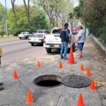 Tras falla en la red de CFE sobre Lázaro Cárdenas, personal del Ayuntamiento realizó las labores de reparación.