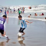 Entre olas tranquilas y ambiente familiar, playas registran alta afluencia turística este sábado