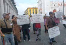 Xalapa: Pensionados y Jubilados reanudan plantón en Xalapa; exigen seguro de vida y pago de adeudos.