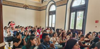 SEV promueve inclusión educativa con plática sobre autismo y desarrollo social.