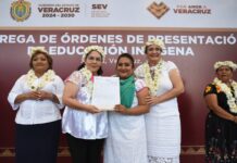 Entrega SEV órdenes de presentación a docentes de educación indígena.