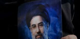 Jamenei estaría inconsciente y sin capacidad para dirigir Irán, según inteligencia.