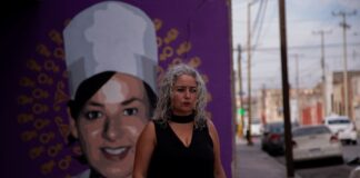 Denuncian ataques contra defensora Jaqueline Campbell, alertan riesgo para ella.