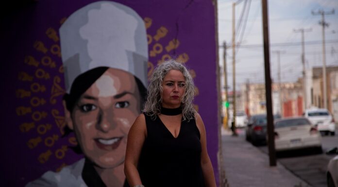 Denuncian ataques contra defensora Jaqueline Campbell, alertan riesgo para ella.