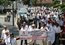 Jubilados de Pemex y CFE rechazan con marcha reforma al artículo 127 #Veracruz.