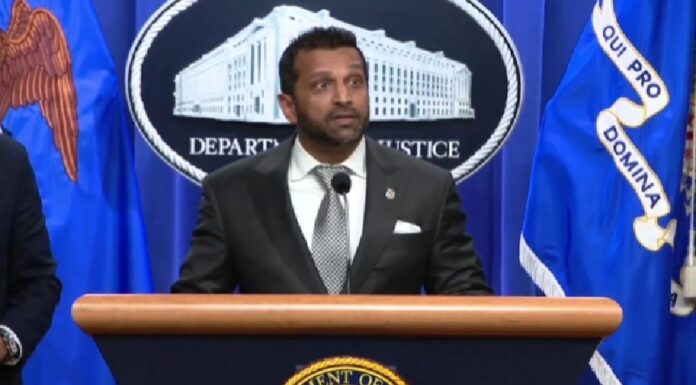 Kash Patel Direcctor del FBI demanda a Diario por difamación.