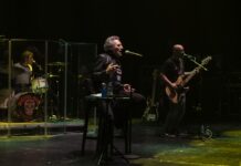 Miguel Ríos en el Cervantes: El rugido de un “hijo del rock” que se niega a callar