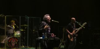 Miguel Ríos en el Cervantes: El rugido de un “hijo del rock” que se niega a callar
