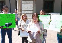 Exigen justicia por niñas de víctimas de abuso sexual en escuela de Oaxaca.