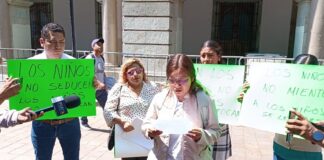 Exigen justicia por niñas de víctimas de abuso sexual en escuela de Oaxaca.