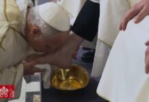 Papa León XIV preside ritos de su primera Semana Santa; llama a la humildad y al servicio.