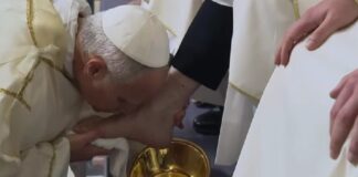 Papa León XIV preside ritos de su primera Semana Santa; llama a la humildad y al servicio.