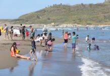 Turistas extranjeros encuentran en Villa Rica el lugar ideal para disfrutar del mar.