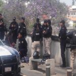 #Xalapa: Mujer intenta arrojarse del puente Xallitic; policías evitan tragedia en pleno Viernes Santo