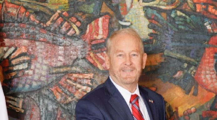 Embajador de EEUU lamenta muerte de oficiales tras operativo en Chihuahua