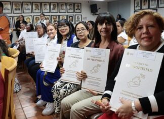 SEV entrega títulos de propiedad a 54 escuelas; destacan planteles con 94 años .