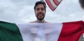 Mexicano rompe récord mundial con cruce inédito entre Cozumel y Cancún .