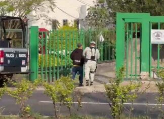 Amenaza de tiroteo moviliza a fuerzas de seguridad en bachillerato de Coatepec.