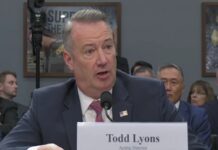 ICE anuncia salida de su director interino Todd Lyons tras muerte de 15 mexicanos.