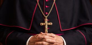 Arquidiócesis de Puebla alerta sobre grupo con “falso obispo” que simula actos católicos.