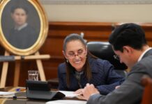 Sheinbaum y Trump sostienen llamada sobre seguridad y comercio.