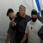 Activistas de la flotilla atados, arrodillados en el suelo: El provocador video de Ben Gvir