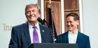 Trump ordena revisar ciudadanía y estatus migratorio de quienes envían remesas desde Estados Unidos