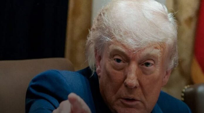 Trump amenaza con acabar con Omán si interfiere en Ormuz.