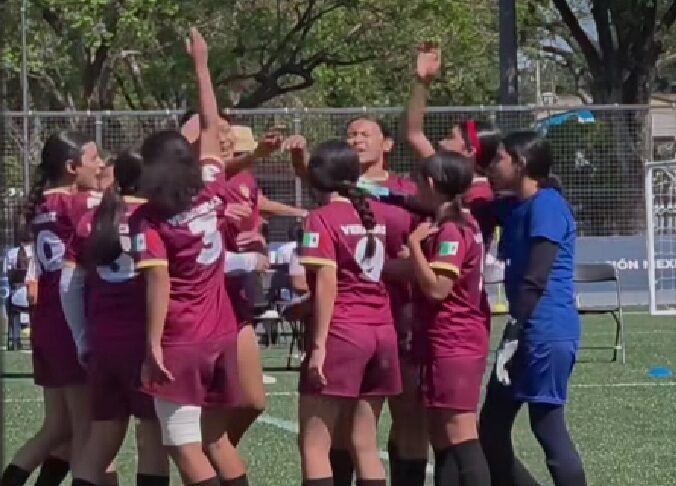 # Video: Reconoce Rocío Nahle al equipo femenil de Veracruz por su papel en Mundialito de Fútbol