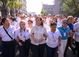 Rocío Nahle encabezó desfile de más de 68 mil trabajadores .