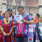 Con protesta de grupos indigenistas en CDMX reciben en Catedral a la alcaldesa española Isabel Díaz Ayuso