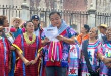 Con protesta de grupos indigenistas en CDMX reciben en Catedral a la alcaldesa española Isabel Díaz Ayuso