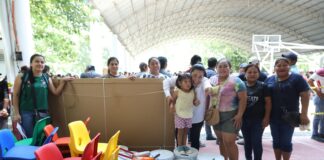 Con entrega a 266 planteles, SEV garantiza equipamiento escolar al 100% en Álamo.