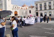 Estudiantes de la UPAV protestan en Xalapa por falta de maestros y adeudos a docentes..
