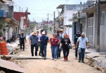 En tres colonias, Daniela Griego supervisó avances de obras en proceso.