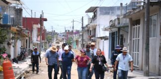 En tres colonias, Daniela Griego supervisó avances de obras en proceso.