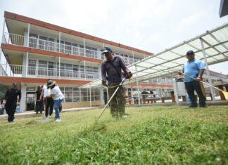 Realiza SEV tequio en primaria Carlos A. Carrillo de Xalapa