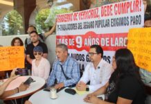 Extrabajadores del extinto Seguro Popular denuncian nueve años de incumplimiento en pago de laudos.