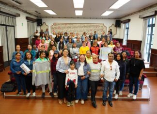 Trabajadoras de barrido y recolección de la Dirección de Limpia Pública recibieron uniformes.