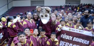Abandera SEV a delegación veracruzana que participará en competencias escolares