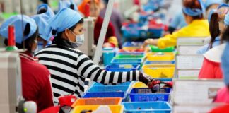 Vida y trabajo de mujeres “pagan el precio” por deuda de países: PNUD