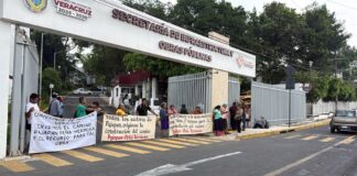Campesinos de Pajapán exigen pavimentación de camino hacia Peña Hermosa.