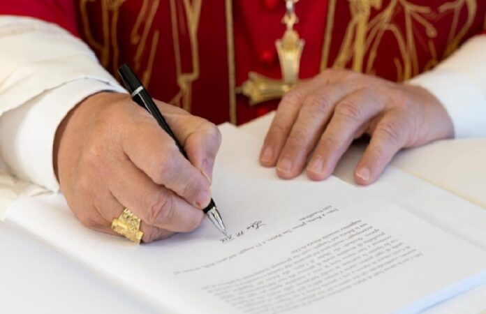 Papa leon firma enciclica